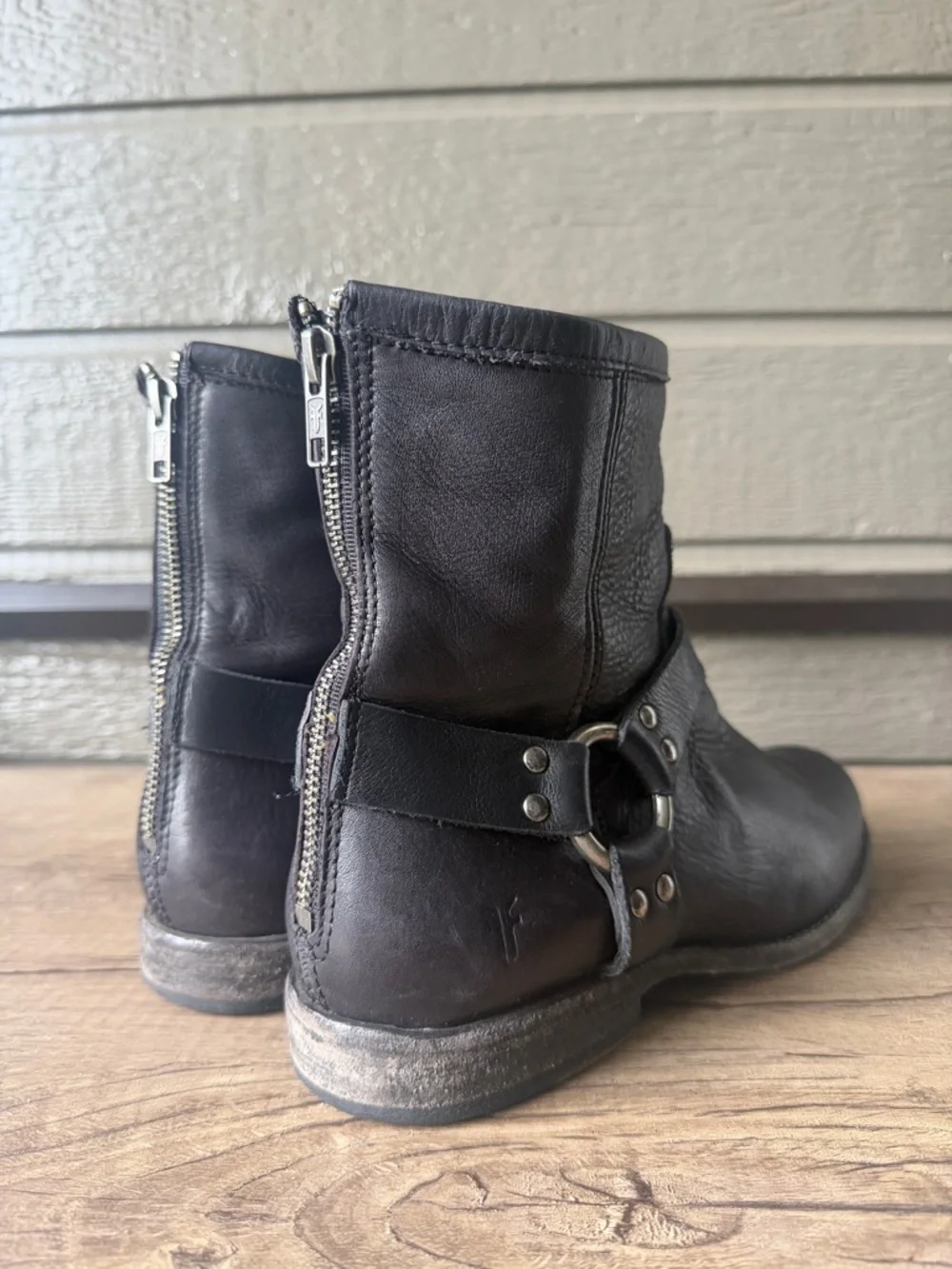 Frye Women’s Phillip Harnes ankle Black Leather Engineer Boot size 9 B